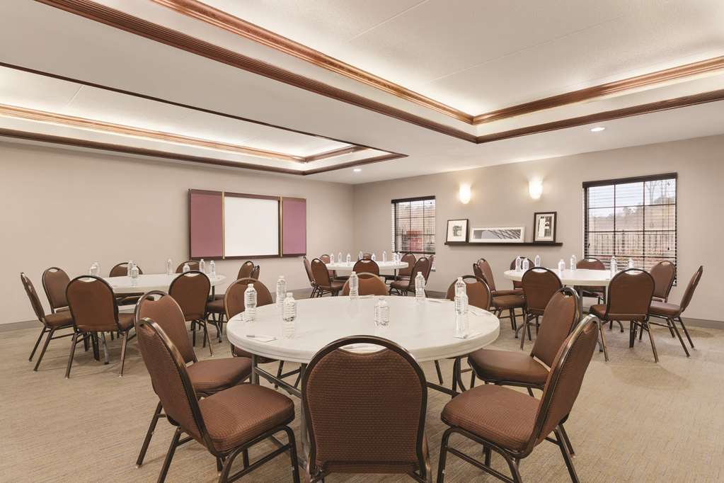 Country Inn & Suites Griffin - thumb 9