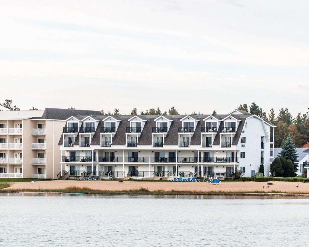 Quality Inn & Suites Mackinaw City - thumb 0