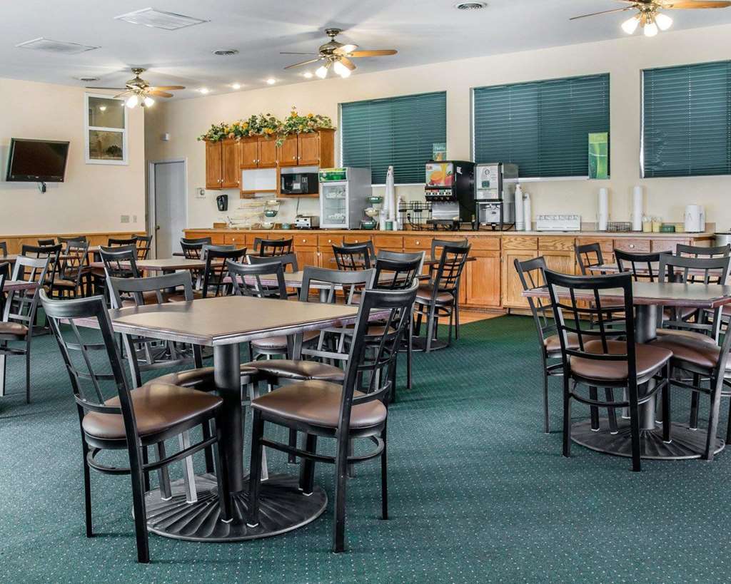Quality Inn & Suites Mackinaw City - thumb 10