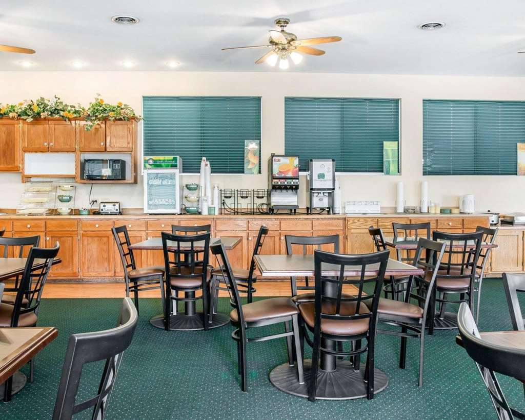 Quality Inn & Suites Mackinaw City - thumb 12