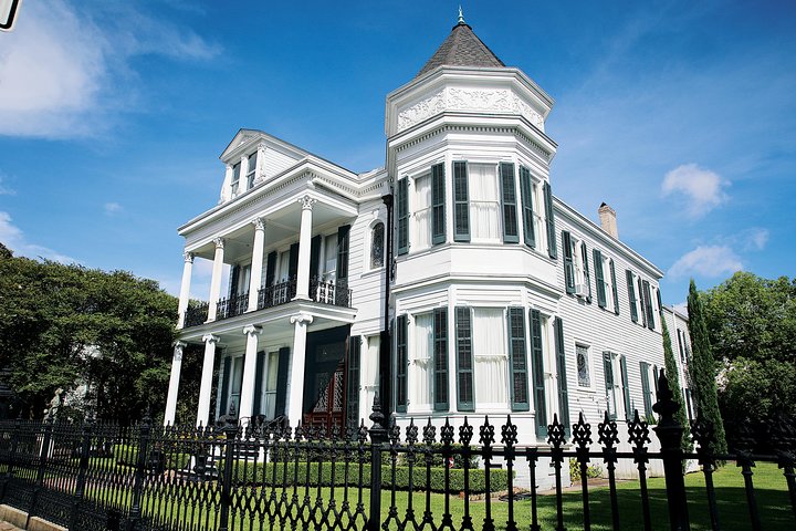Garden District Tour In New Orleans