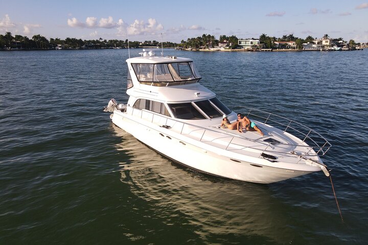 52' Yacht Tour In Miami Beach With Captain, Boat Rental And Party - thumb 1