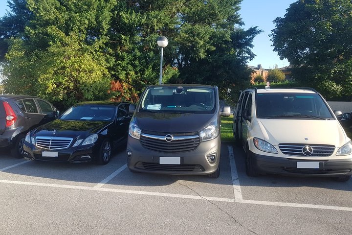 Eppley Airport (OMA) To Omaha City - Round-Trip Private Transfer - thumb 0