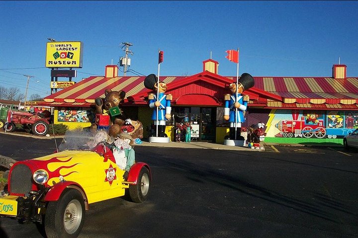 World's Largest Toy Museum Admission In Branson - thumb 1