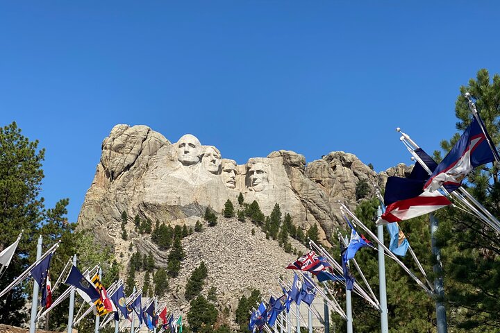 Private VIP Mt. Rushmore, Deadwood, And Devilâ€™s Tower Day Tour - thumb 3