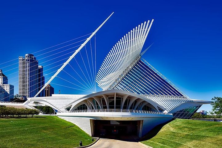 Private Transfer Milwaukee To Milwaukee Airport MKE By SUV - thumb 2